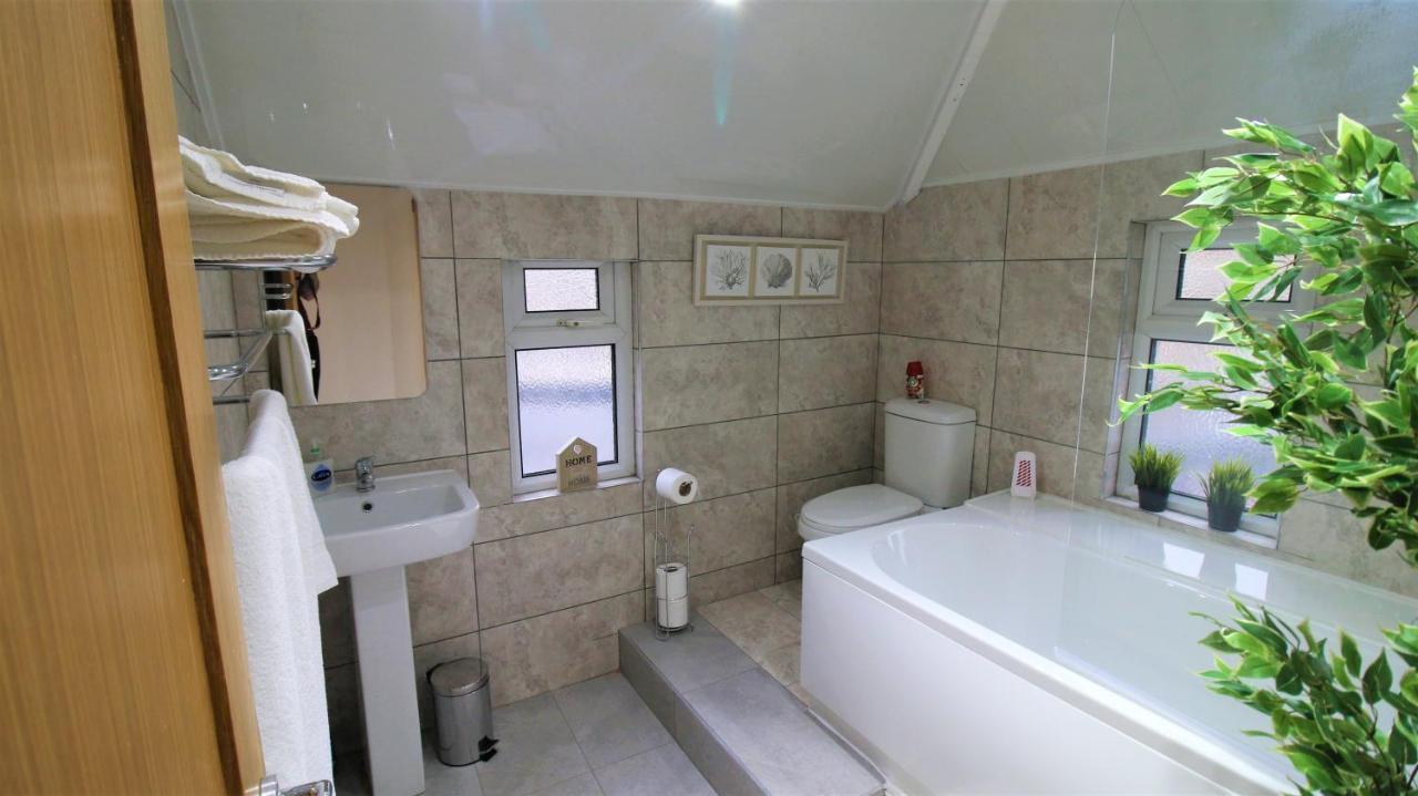 كارديف Free Local Parking - Fast Wifi - Sleeps 10 Guests By Property Promise المظهر الخارجي الصورة